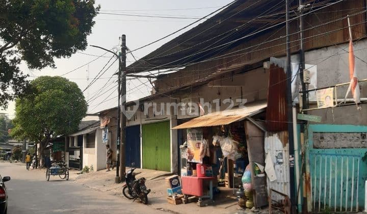 Old House in Tangerang City Near Gor and Pasar Lama Tangerang City For Sale Cheap