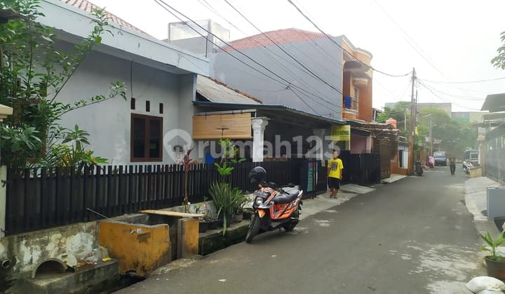Rumah plus kontrakan di belakang kecamatan cengkareng jakbar