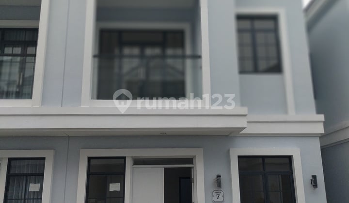 Disewakan murah rumah dilavon 2 Cluster viridia (3 lantai double decker).