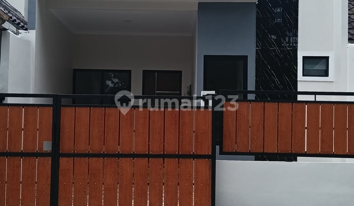 Rumah Murah Depan Taman Bangunan Baru