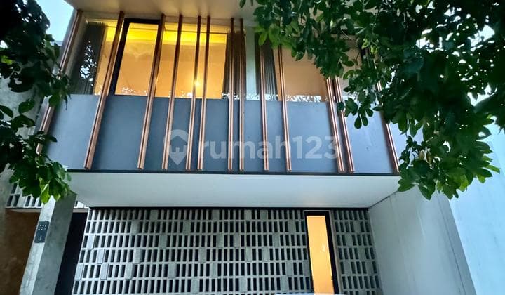 Rumah modern 2 lantai siap huni di Bintaro Jakarta Selatan