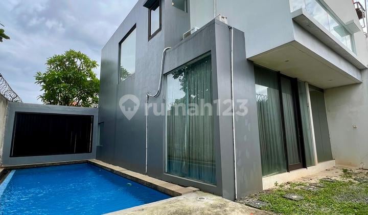 Dijual Rumah dengan Private Pool Dalam Cluster di Dekat Stasiun MRT Lebak Bulus