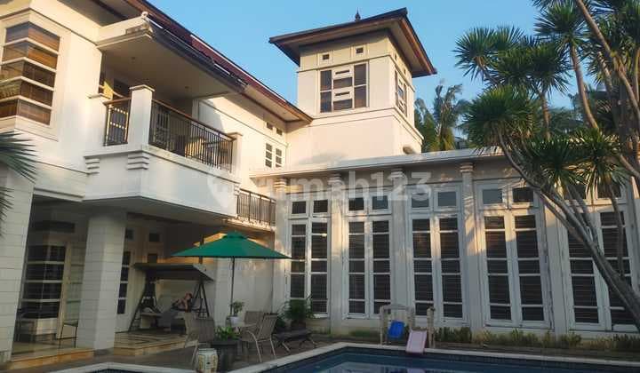Rumah bergaya pavilioun dgn kolam renang di Bintaro Jaya sektor 7