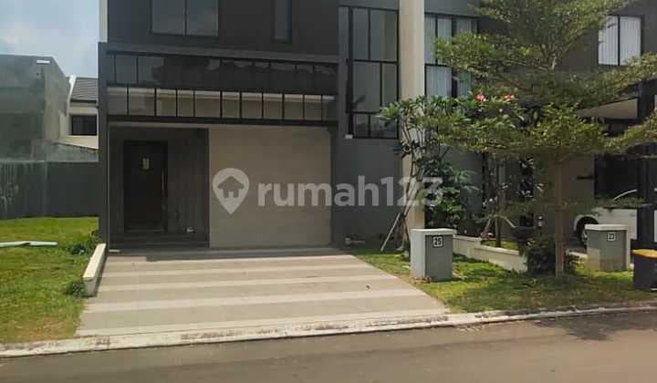 Rumah cantik desain minimalis modern di alam sutera