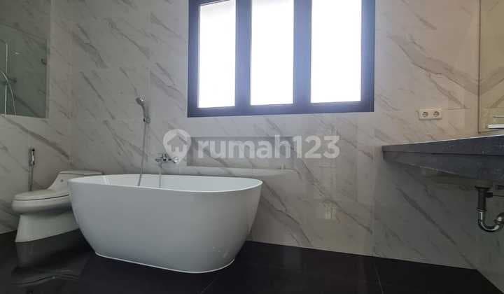 Rumah Brand New Lokasi Asri Super Strategis