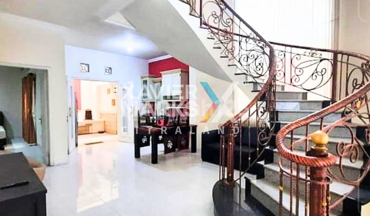 Rumah Tenggilis Utara Bangunan 2 Lantai Furnished Siap Huni