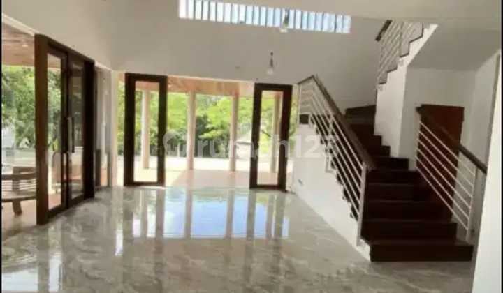 Dijual Rumah dengan Kolam Renang di Citrasun Semarang