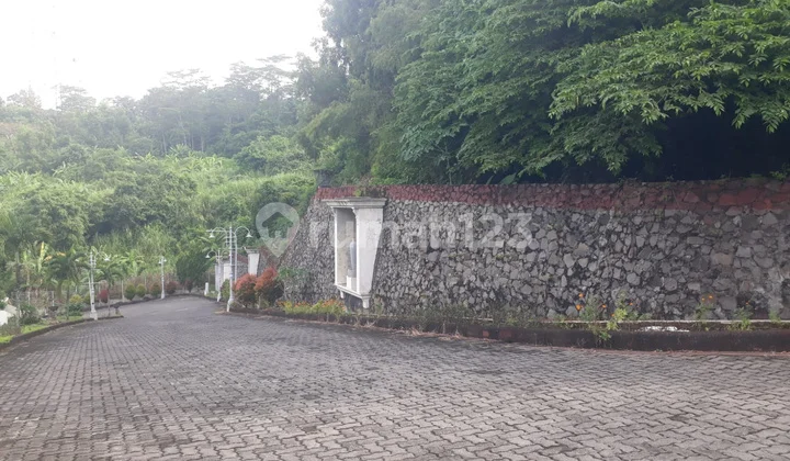 For Sale, Spacious Land Located at Victoria Hill, Bukit Sari, Semarang For Sale, Spacious Land Located at Victoria Hill, Bukit Sari, Semarang
