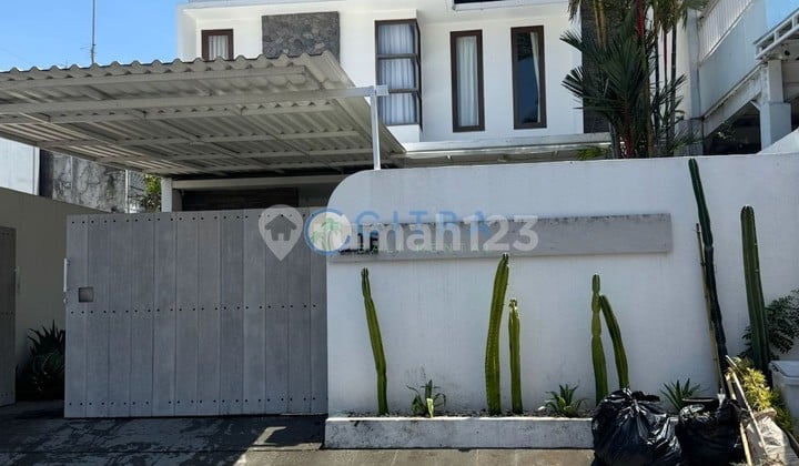 Rumah Nyaman & Fully Furnished untuk Disewa Tahunan | 3 Kt di Denpasar Dekat Sanur LT 200 M2