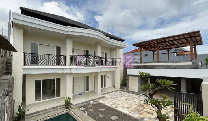 Selling a Luxury House at Teuku Umar, Denpasar, Land Area 100 M2