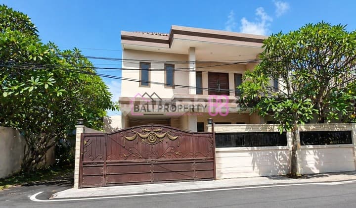 For Sale: House Near Living World Mall, East Denpasar, Land Area 200 M²