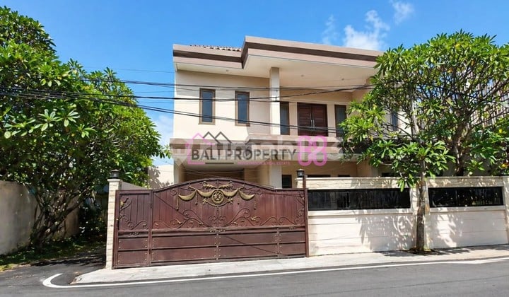 For Sale: House Near Living World Mall, East Denpasar, Land Area 200 M²