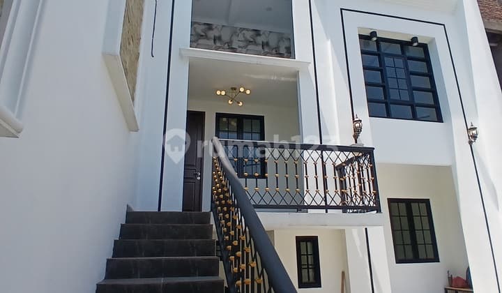 Rumah 3 Lantai Siap Huni Strategis Di Antara 2 Pintu Toll Depok