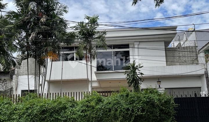 For Sale House on Lauser Street Near Majestic and Blok M