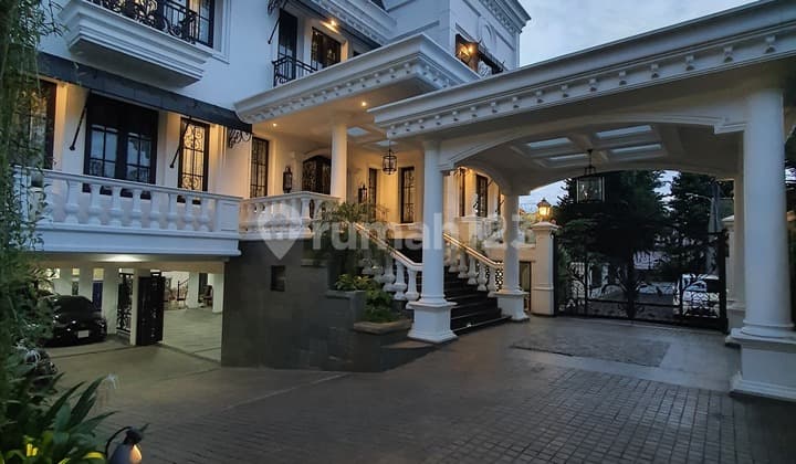 Rumah Mewah American classic modern Di Kemang Fully furnished