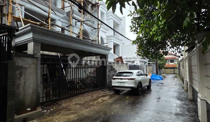 DIJUAL RUMAH BRAND NEW CLASSIC DEKAT TB SIMATUPANG & FATMAWATI RAYA (MRT) JAKARTA SELATAN