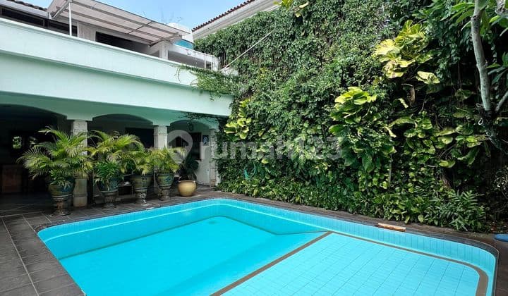 Rumah 2 Lantai Bagus Semi Furnished SHM di Kemang Dalam, Jakarta Selatan