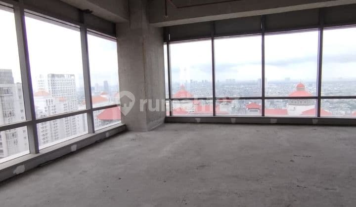 Ruangan Kantor Kondisi Bare di Soho Capital, Jakarta Barat, Akses ke Mall Central Park dan Dekat ke Mall Taman Anggrek