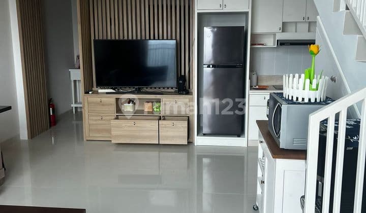 Unit Soho Podomoro City Semi Furnished untuk Hunian Disewakan Tipikal Melrose