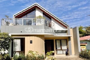 Modern House 5 minutes access to Pondok Rajeg station.