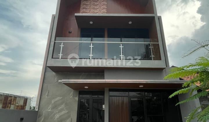 Rumah Baru di Pinggir Jalan Raya akses 5 Menit ke Tol Cimanggis