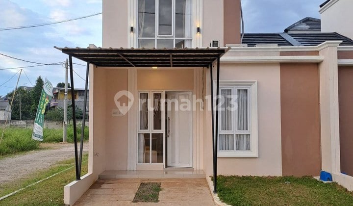 Rumah Mezzanine Siap Huni Pinggir Jln Raya 10 Menit Stasiun Depok