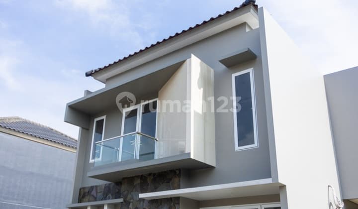 Rumah 2 Lt Dinding Bata Merah Jalan Lebar 3 Menit Ke Tol Kukusan