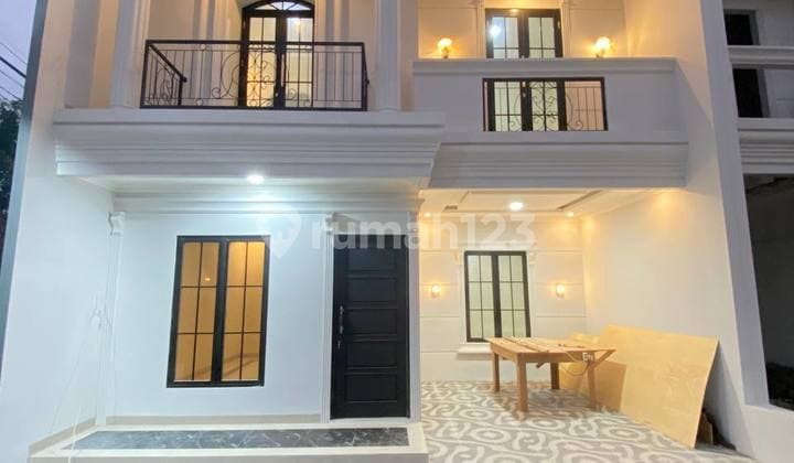 Ready-to-Occupy House on Kemang Raya Street, Depok, 10 Minutes to Depok Station