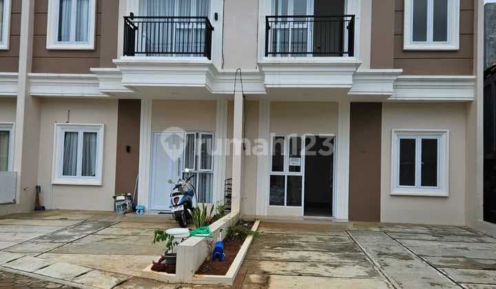 Rumah Baru 2 Lantai Pinggir Jalan Raya 10 Menit ke Stasiun Depok