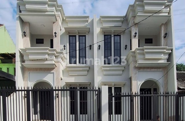 Rumah 2 Lantai Dekat Stasiun Depok Tanah Luas Dekat Jalan Raya
