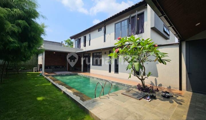 Rumah Ada Private Kolam Renang Siaphuni Dekat Kota Wisata Cibubur
