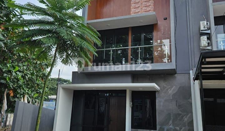 Rumah Siap Huni Akses Jalan Lebar di Pinggir Jln 5 Menit ke Tol