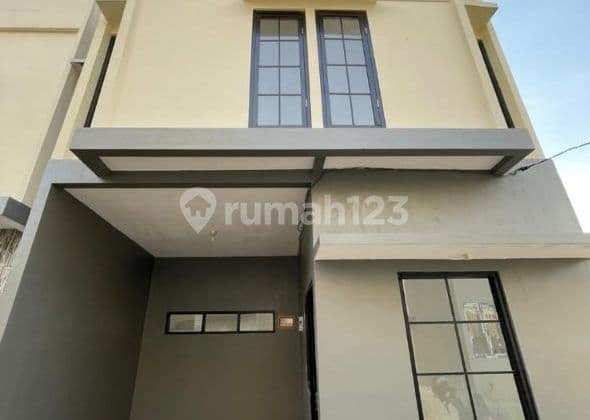 Rumah Takeover Bebas Bi Checking Akses 5 Menit ke Stasiun Depok