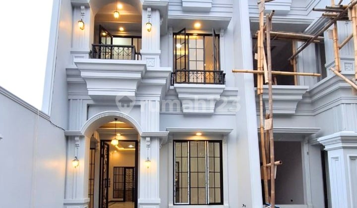 Rumah modern mewah di depok cuma 12 menit ke stasiun depok