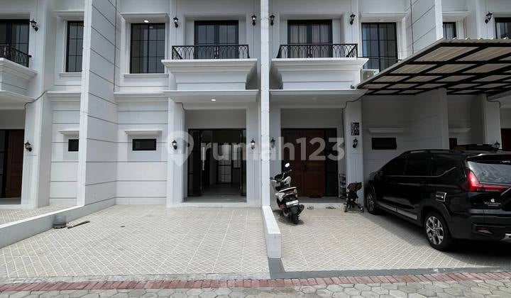 Rumah 2 Lt Siap Huni Akses Jalan Luas 8 Menit Ke Stasiun Depok