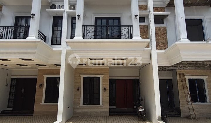 Rumah Ready Dinding Full Bata Merah Ada Rooftop 10 Menit ke LRT
