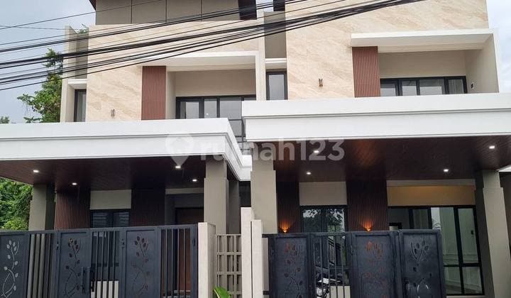 Rumah Mewah Modern Kontemporer 2 Lantai Jakal Dekat Kampus Uii