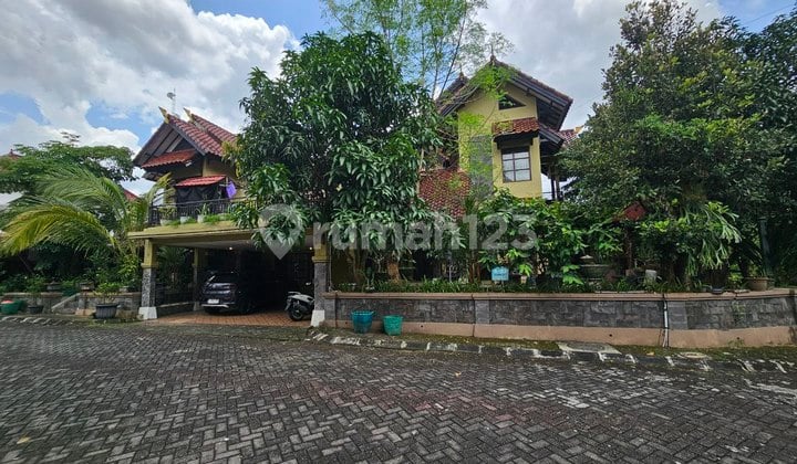 Rumah Mewah Perumahan Merapi View Jakal KM 9 Dekat Kampus Ugm Uii
