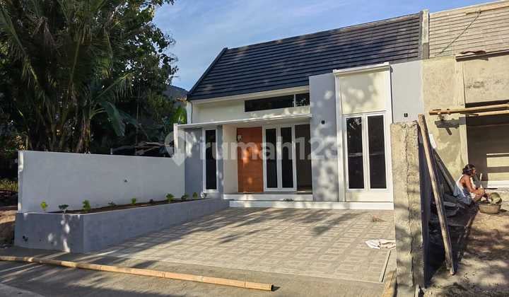 RUMAH MINIMALIS MODERN SIAP HUNI DEKAT PASAR GODEAN SLEMAN MURAH