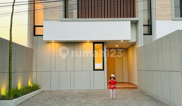 RUMAH SIAP HUNI MODERN KONTEMPORER JALAN PALAGAN DEKAT UGM 20 MIN