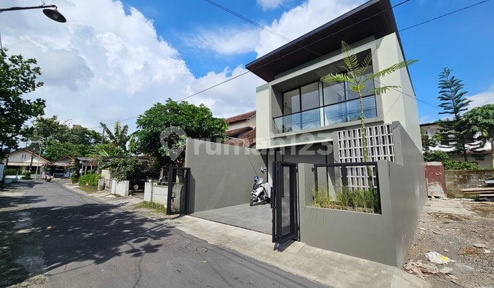 Rumah Mewah Full Furnished Modern Kontemporer Jakal Km 9 Dkt Ugm