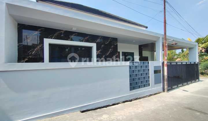 RUMAH CANTIK CARPORT 2 JL BESI JANGKANG JAKAL KM 13 DEKAT UII