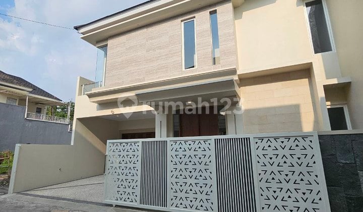 RUMAH MEWAH PERUMAHAN DEKAT UGM AL AZHAR TUGU JOGJA TOL JUNCTION