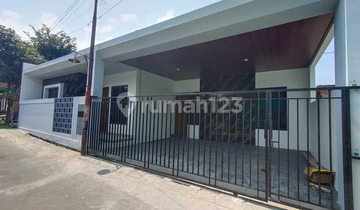 Rumah Mewah Murah Carport 2 Jakal Besi Jangkang Dekat Kampus Uii