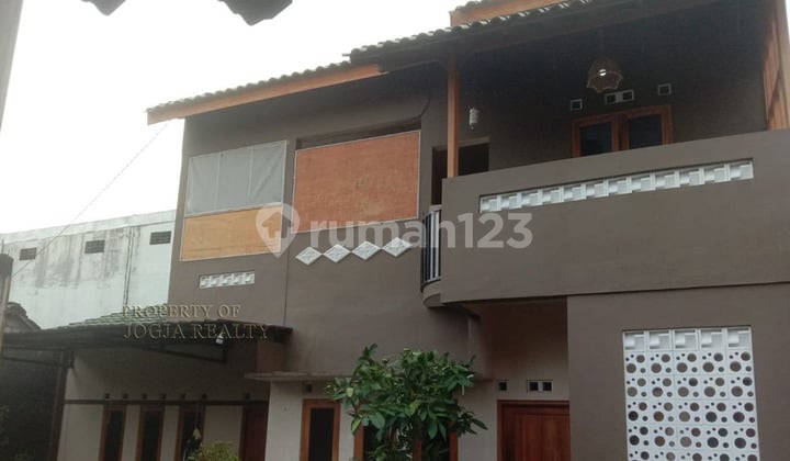 RUMAH DIJUAL MURAH 2 LANTAI SIAP HUNI JALAN KABUPATEN DEKAT UGM