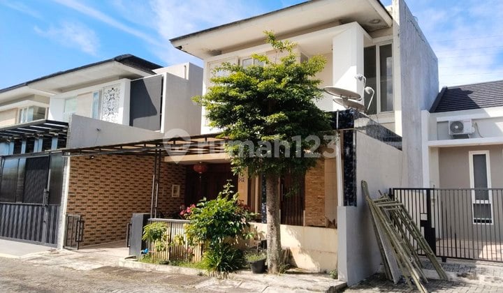 RUMAH 2 LANTAI PERUMAHAN ELITE DEKAT MALL ARTOS KOTA MAGELANG