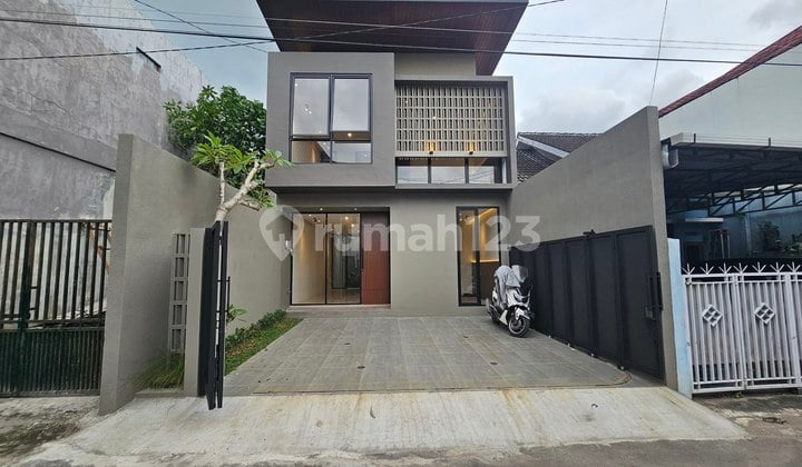 Rumah Mewah Modern Kontemporer Full Furnished Jakal KM 7 Dkt Ugm