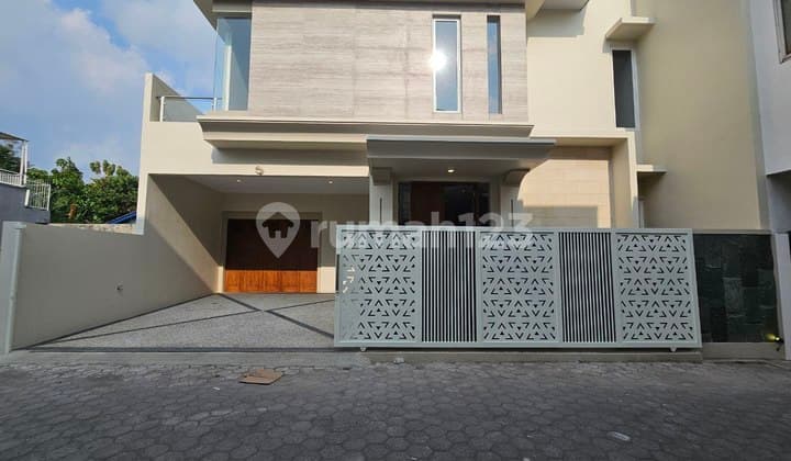 Rumah Mewah Perumahan Jalan Kabupaten Dekat Kampus Exit Tol Jogja