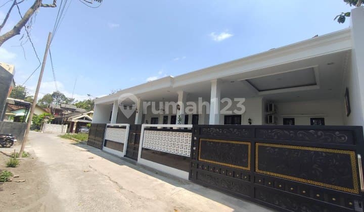 Rumah Mewah Full Furnished 1 Lantai Dekat Al Azhar 20 Min ke Ugm