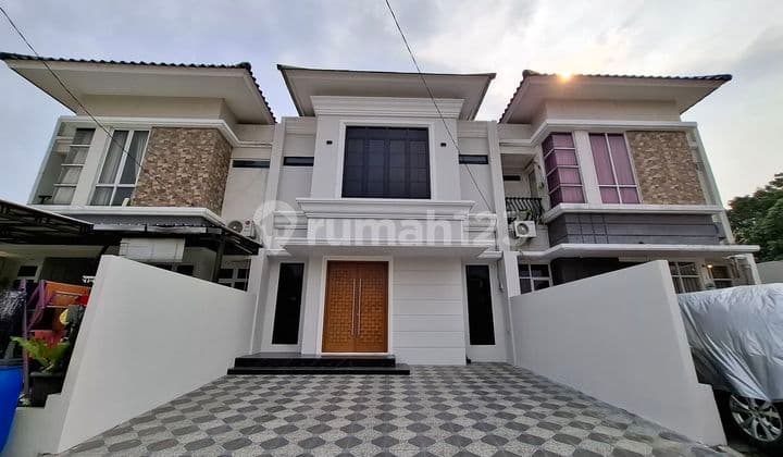 Rumah 2 Lantai Gaya Modern Dekat Pintu Tol Krukut Depok